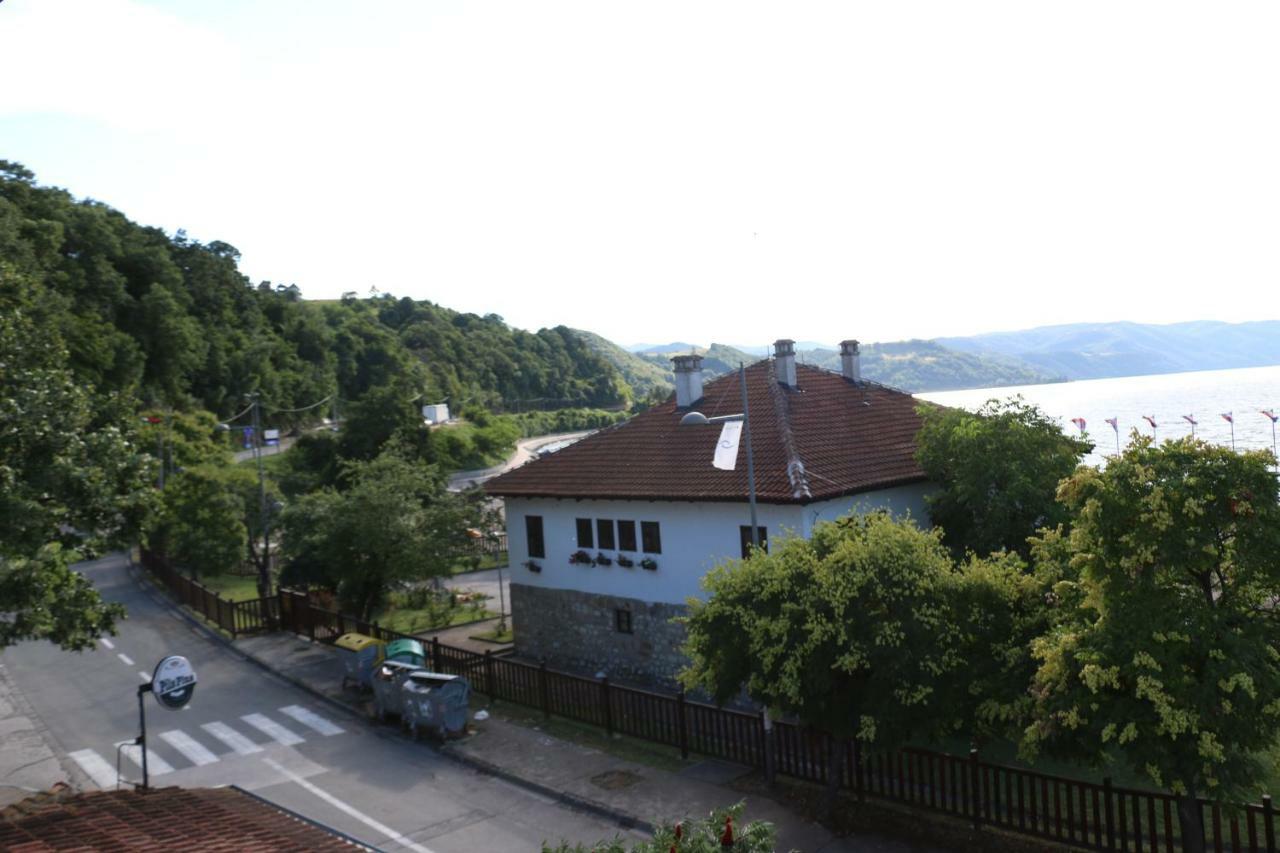 Hostel Trajan Donji Milanovac Buitenkant foto